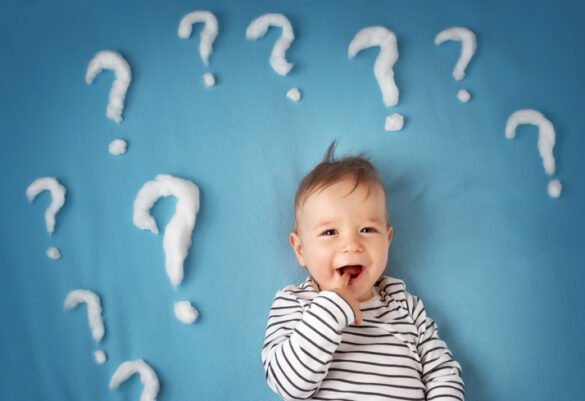 foto bebé bilingüismo con signos de interrogación